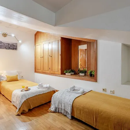 Host Wise - Rustic Bright Flat - Centre