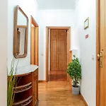 Host Wise - Rustic Bright Flat - Centre *