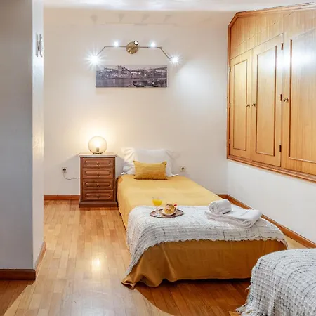 Host Wise - Rustic Bright Flat - Centre