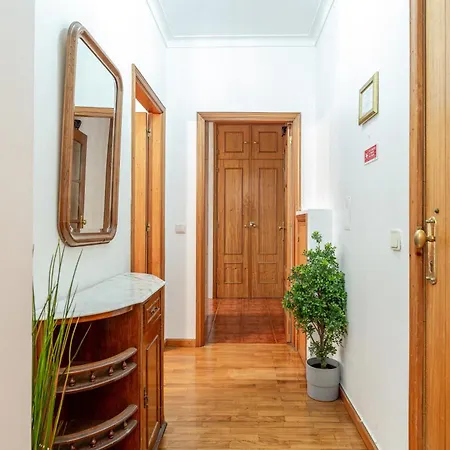 Host Wise - Rustic Bright Flat - Centre *