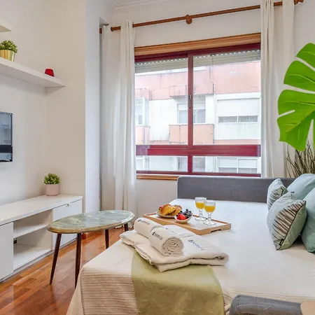 Host Wise - Rustic Bright Flat - Centre *