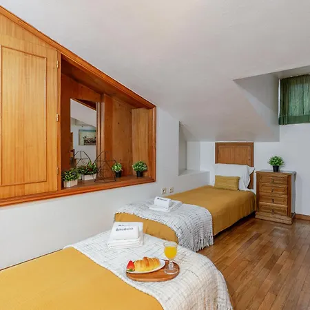 Host Wise - Rustic Bright Flat - Centre *