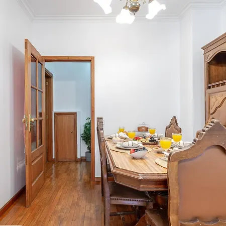 Host Wise - Rustic Bright Flat - Centre *