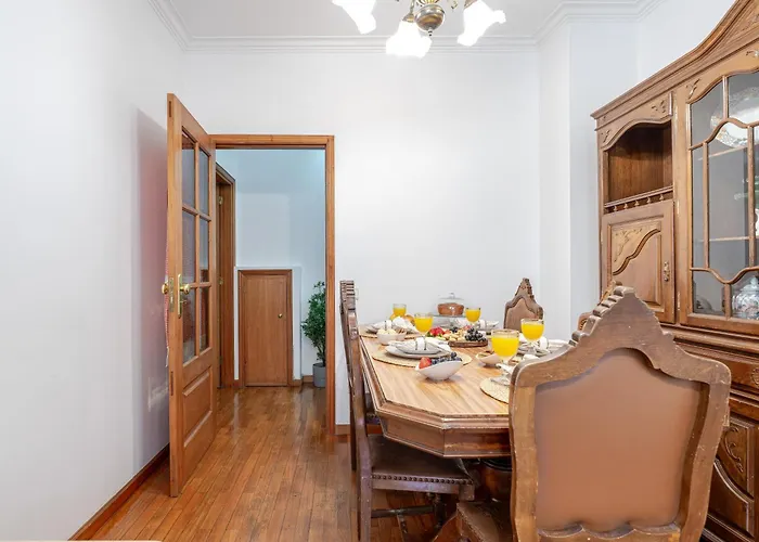 Host Wise - Rustic Bright Flat - Centre *