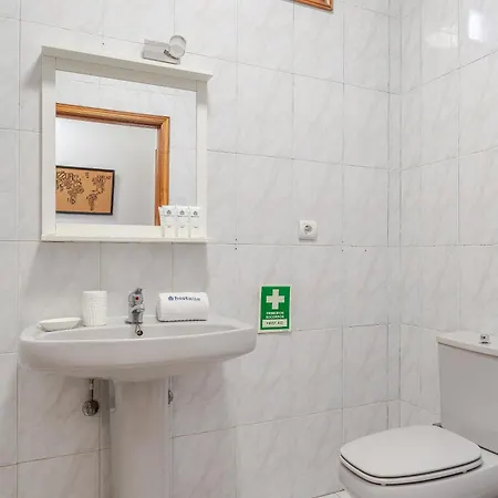 Host Wise - Rustic Bright Flat - Centre